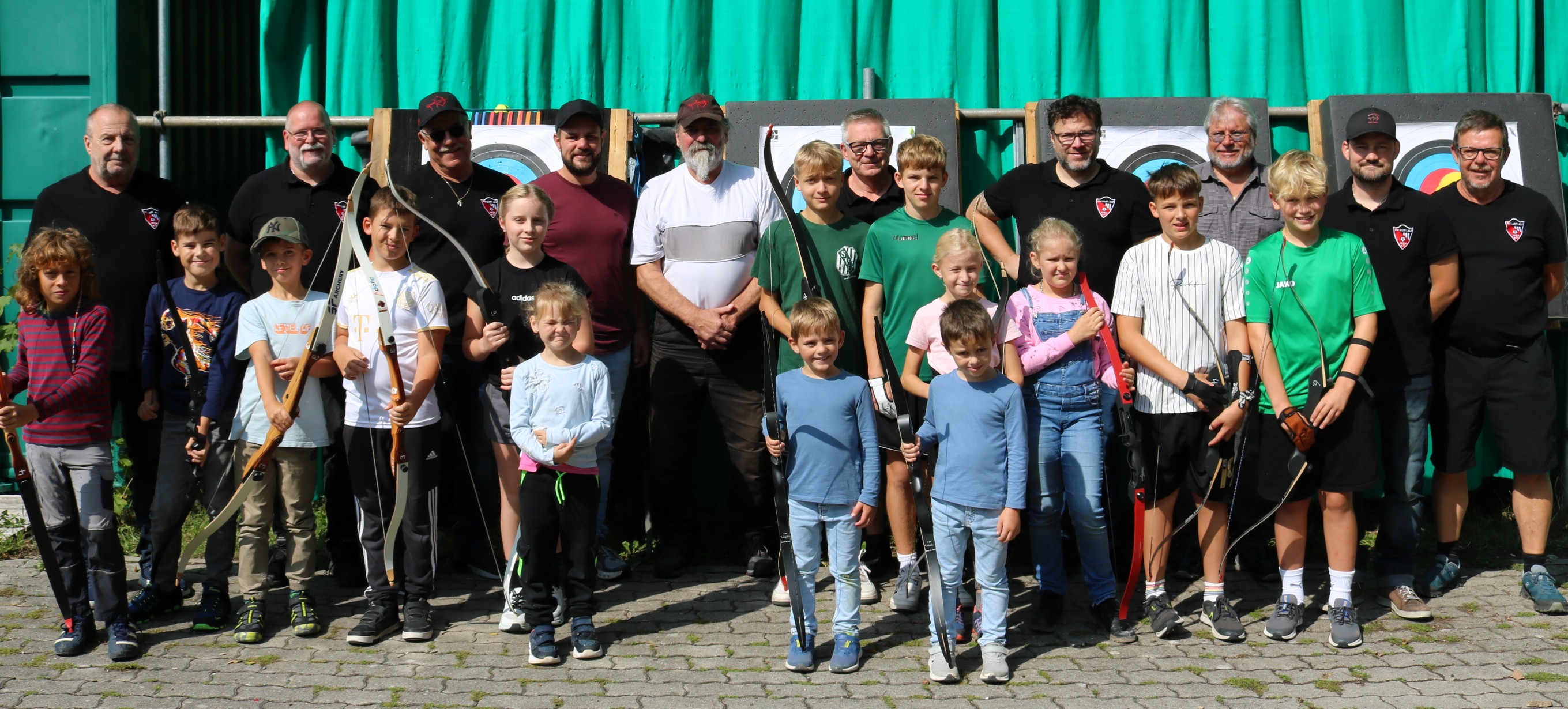Elf Ferien-Kinder dürfen den Bogen überspannen