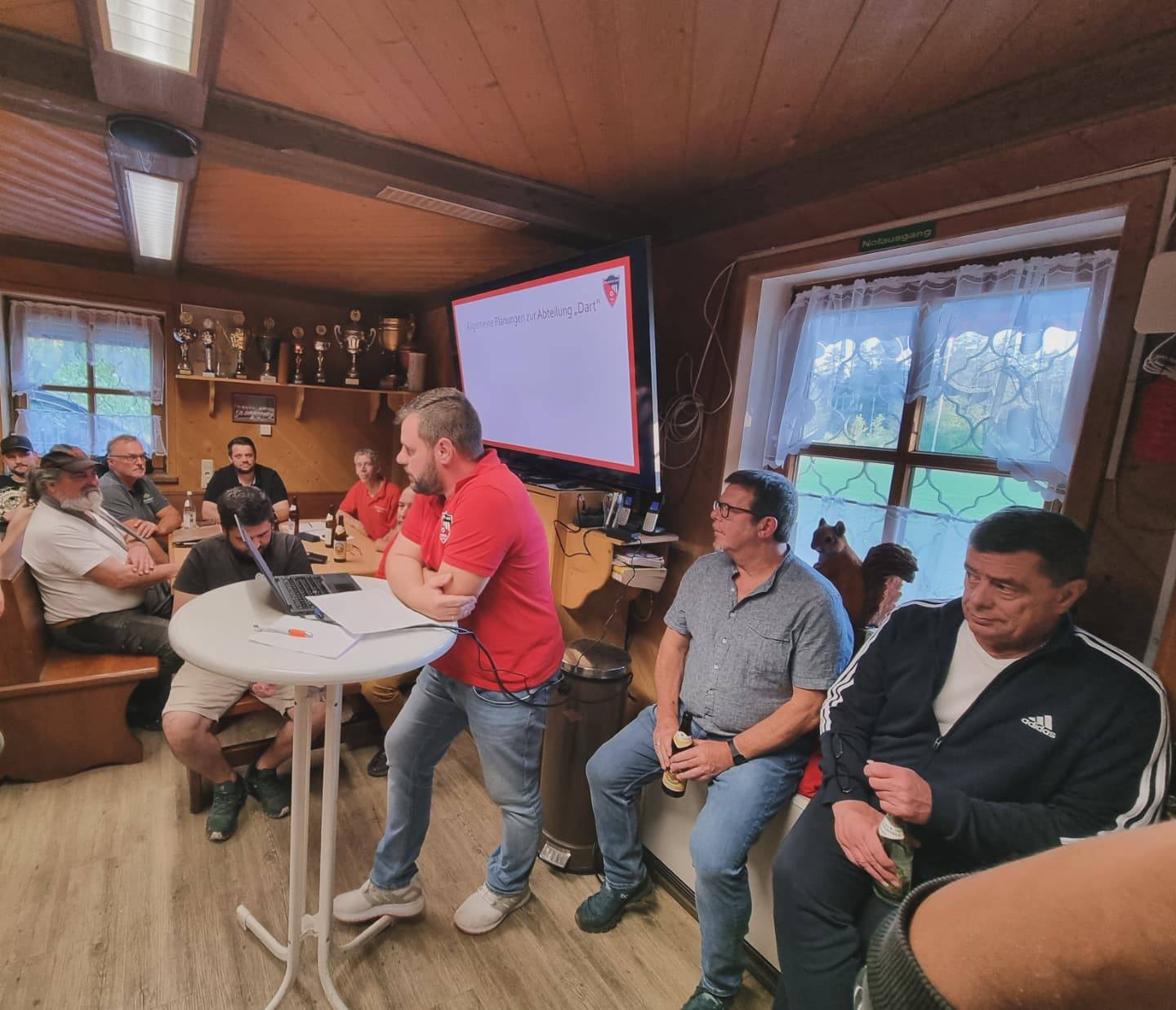 Mitgliederversammlung "für Sportheimerweiterung" und erteilt der Vorstandschaft des FSC Hart die nötigen Aktivitäten zu beginnen.