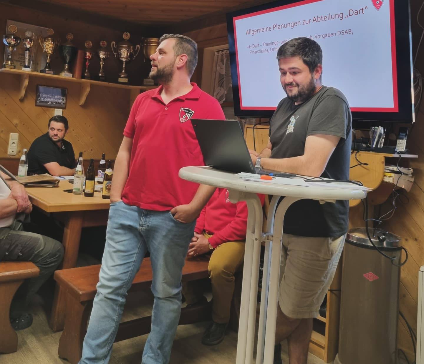 Mitgliederversammlung "für Sportheimerweiterung" und erteilt der Vorstandschaft des FSC Hart die nötigen Aktivitäten zu beginnen. Bild 4